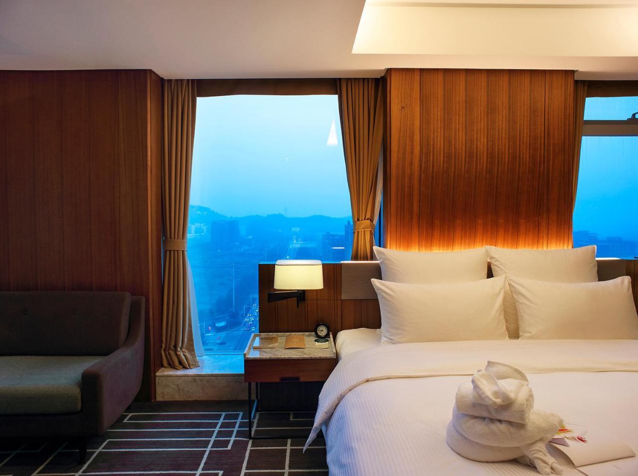 Chongqing The Lotus Hotel Exterior foto